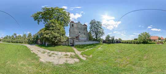 Markuszów - panorama na zewnątrz kościoła parafialnego św. Józefa z obserwatorium astronomicznym